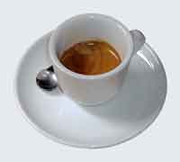 Mit der italienischen Espressomaschine zubereiteter Espresso