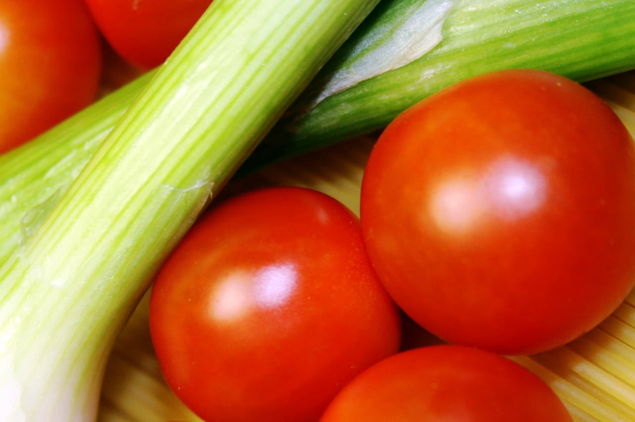 cherrytomaten-Fruehlingszwiebeln-spaghetti