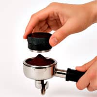 Mit dem Espresso Leveler das Kaffeemehl im Siebträger gleichmäßig verteilen Leveler verteilt Kaffeemehl im Siebträger für perfekten Espresso